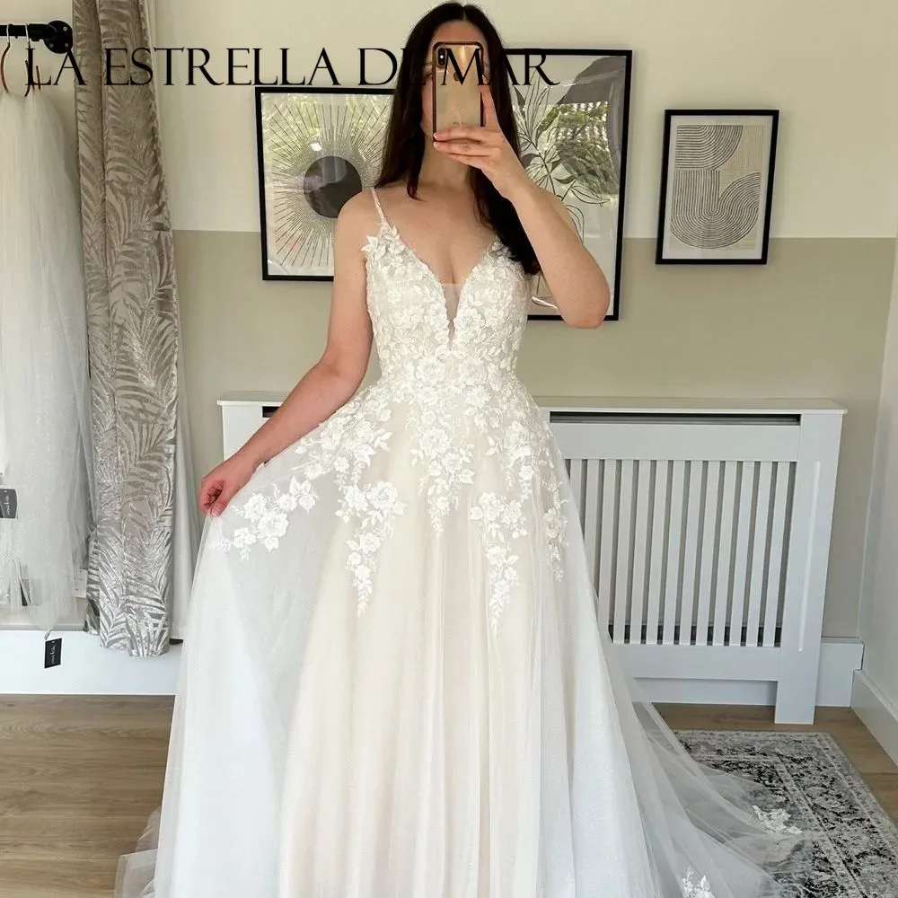 vestido-de-novia-con-tirantes-finos-y-corte-en-a-para-mujer-escote-en-v-espalda-descubierta-apliques-de-encaje-botones-en-la-espalda-cola-larga-vestidos-de-boda