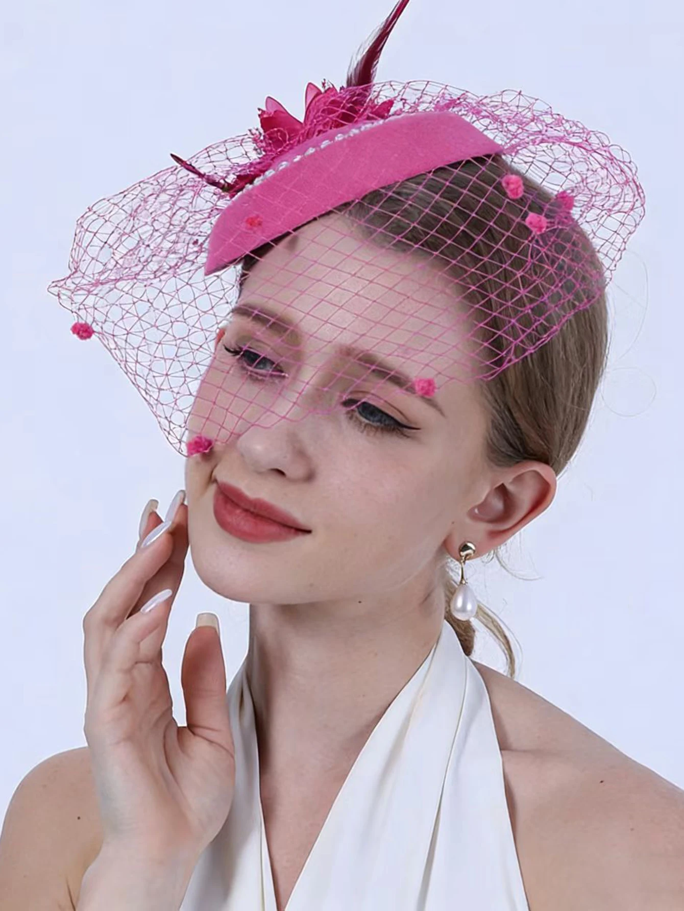 European and American vintage mesh veil fascinator for women, pearl feather flower fascinator, headpiece for weddings, banquets, and horse racing events