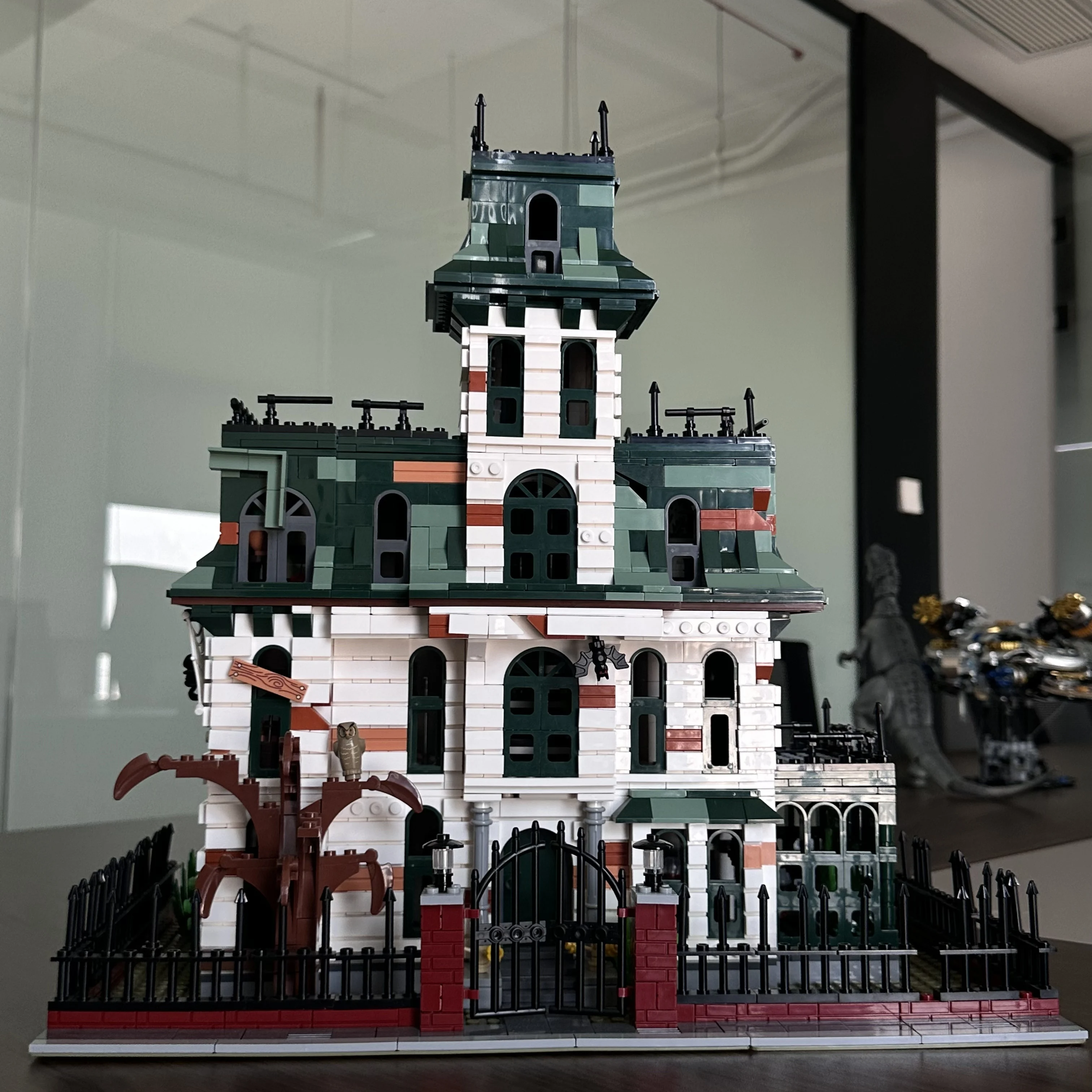 3378PCS Wednesday Addams House Building Blocks Haunted Manor Modular Model Assembly Toys Gift for Kid Adult Collection Decortion