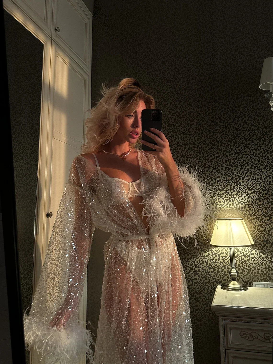 Luxury Bridal Diamond Wedding Robe Opulent Elegance Burlesque Transparent Shiny Robe for Bride Sequin White Boudoir Robe