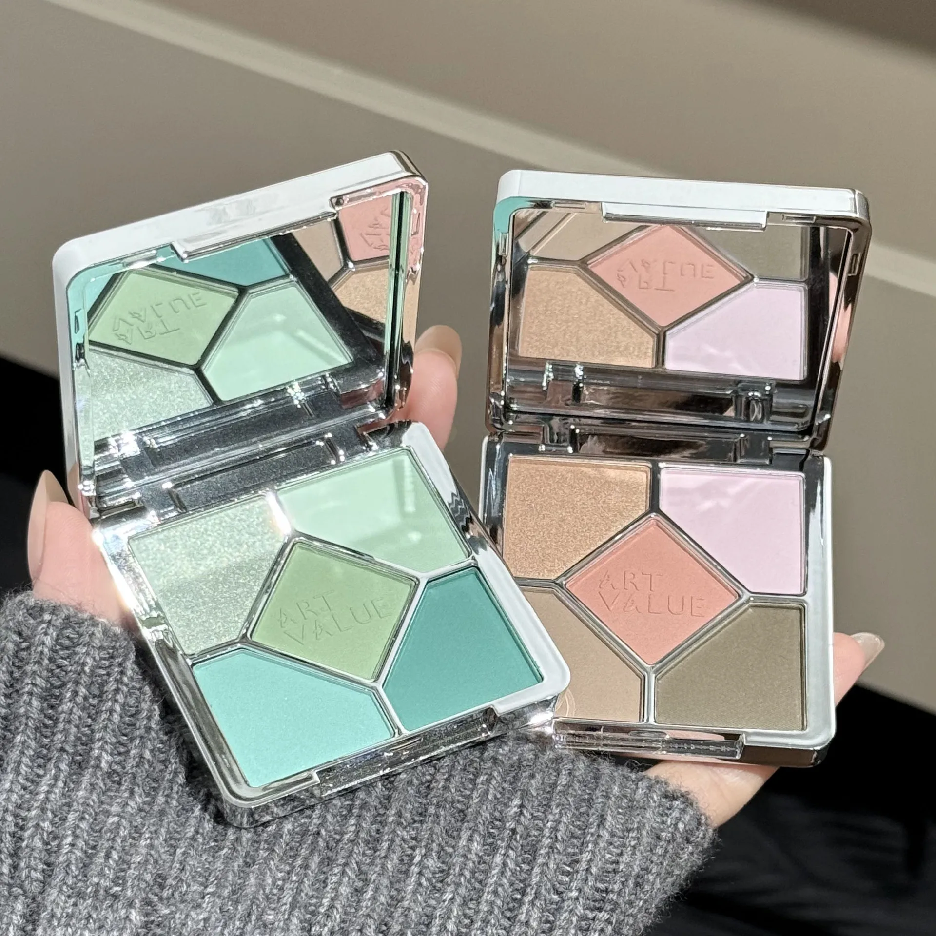 5 色かわいいクマ光沢のあるアイシャドウパレットグリーンマットグリッターハイカラースパンコールアイシャドウ防水長期的な目メイク