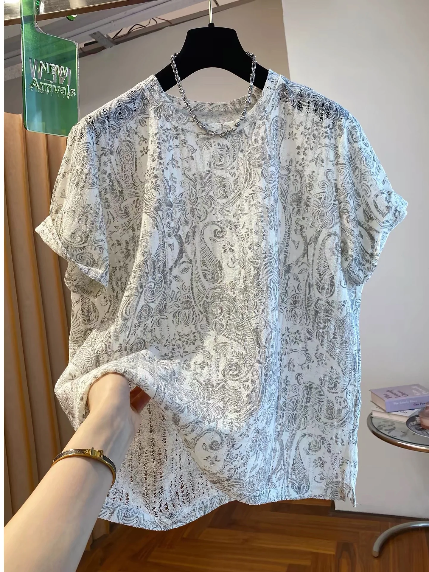 

plus Size Women's Summer T-Shirt Hollow out Short Sleeve Breathable Lightweight Floral Embroidery Loose Fit Base Shirt