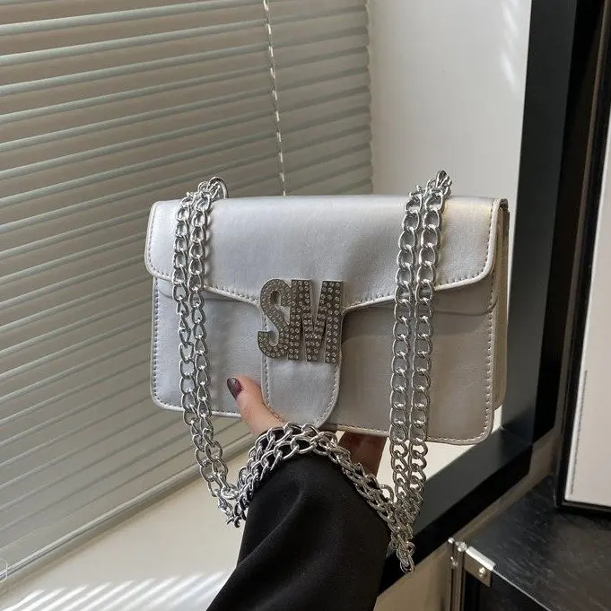 

Зима 2025 495 г., новая сумка-мессенджер, маленькая квадратная сумка, сумка-мессенджер на одно плечо, сумка-цепочка, модная женская сумка