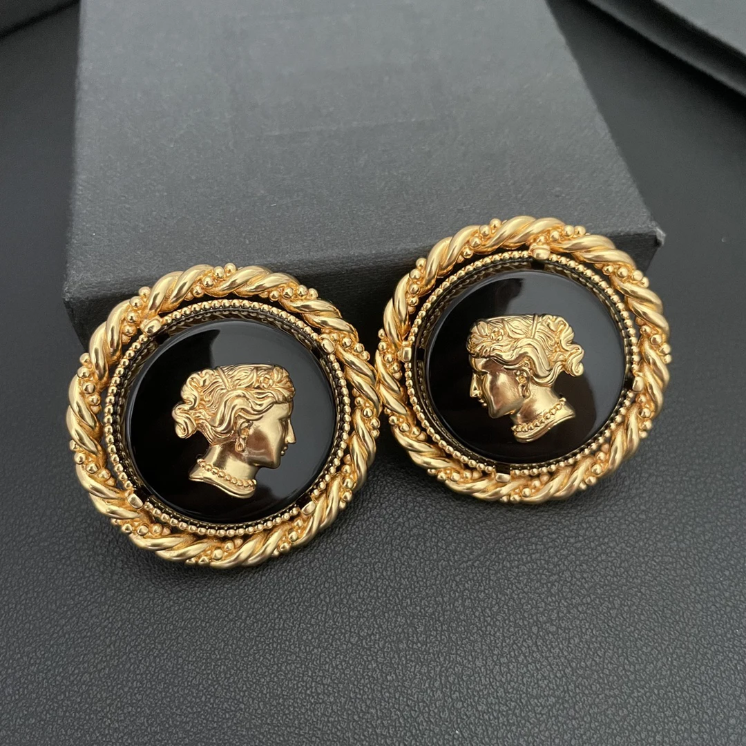 Europe Retro Portrait Button Enamel Drip Glaze Black Gold Earrings Ear Clip Women Antique Jewelry Holiday Gifts Accessories