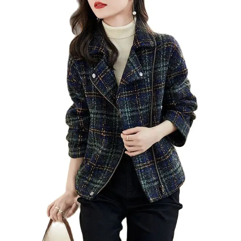 Female Coat 2023 Winter Fashion Korean Version Loose and Thin Temperament Plaid Color Collision Stitching Wool Short Coat Female