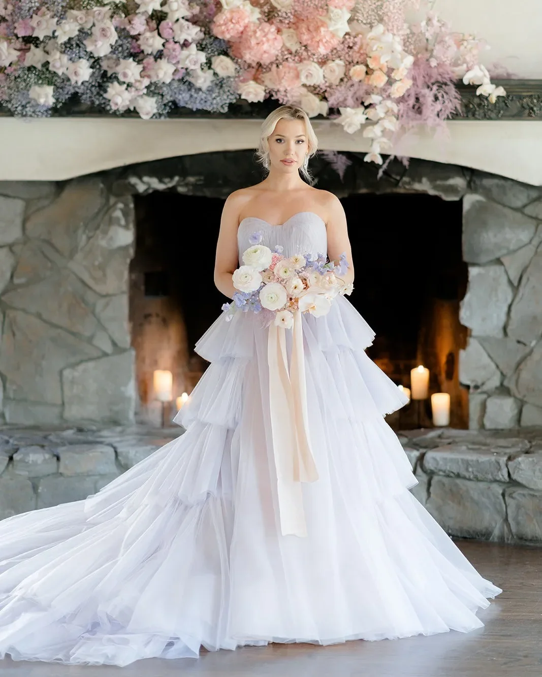 Elegante luz lilás em camadas vestidos de casamento sem alças em camadas tule vestido de noiva até o chão vestidos de baile