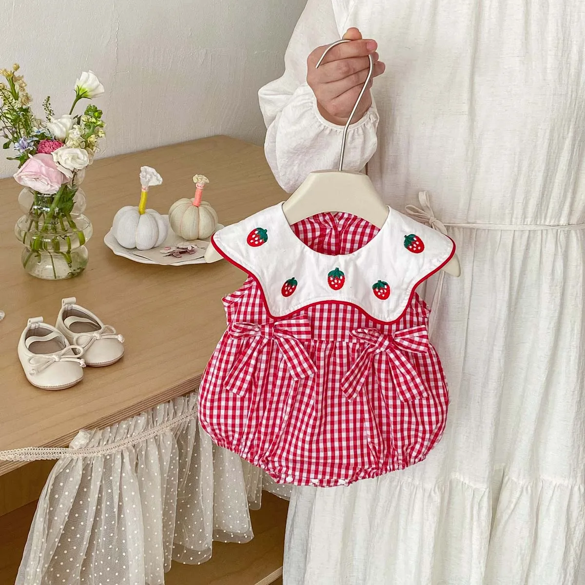 Summer Baby Girl Cute Plaid Strawberry Jumpsuit, Stylish and Comfortable Strawberry Lapel Jumpsuit for Baby Girls, Perfect for Outdoor Activities