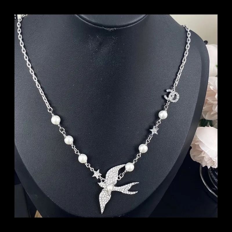 

25S High Version C Home Full Diamond Bird Shape Pendant Beaded Collarbone Temperament Short Necklace Sweater Chain