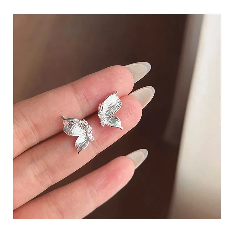 

Exquisite Fashion Brushed Butterfly Stud Earrings Female Korean Version Niche Design Sense Commuter Zircon Earrings New