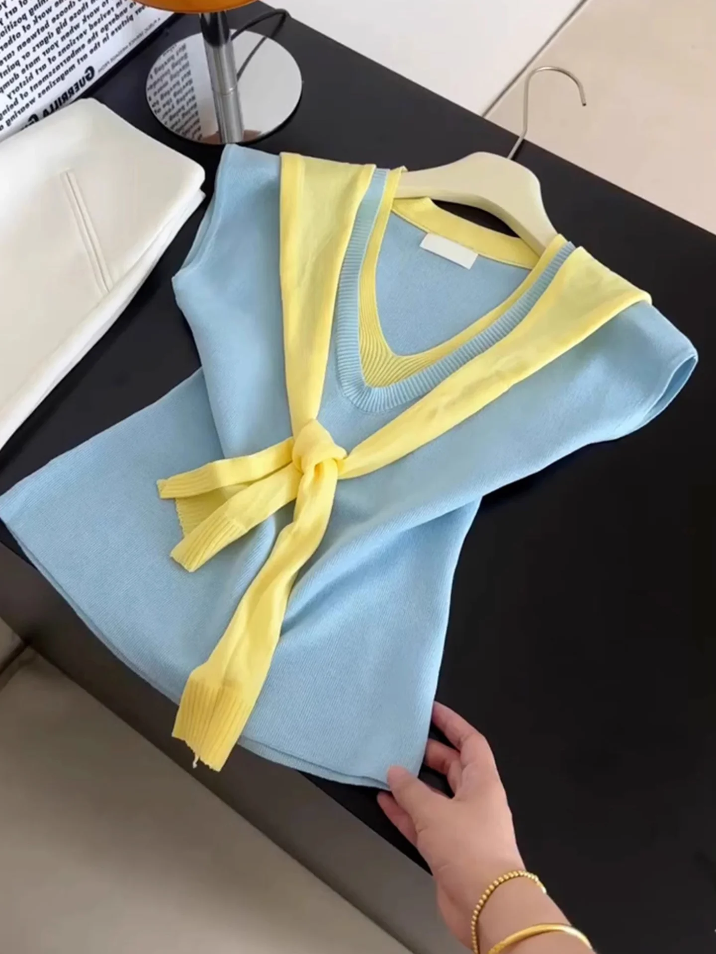 

Лето 2021, вязаный жилет из ледяного шелка, Svel V-Ne, основа для похудения, цвет Blo Fre Sle, топ для снижения возраста, корейский Sle