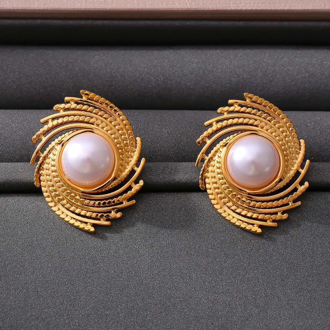 Wind Style Earrings For Women Roated Pearl Luxury Stainless Steel Vintage Gold Plated Waterproof Ear Stud Charm Jewelry Gift