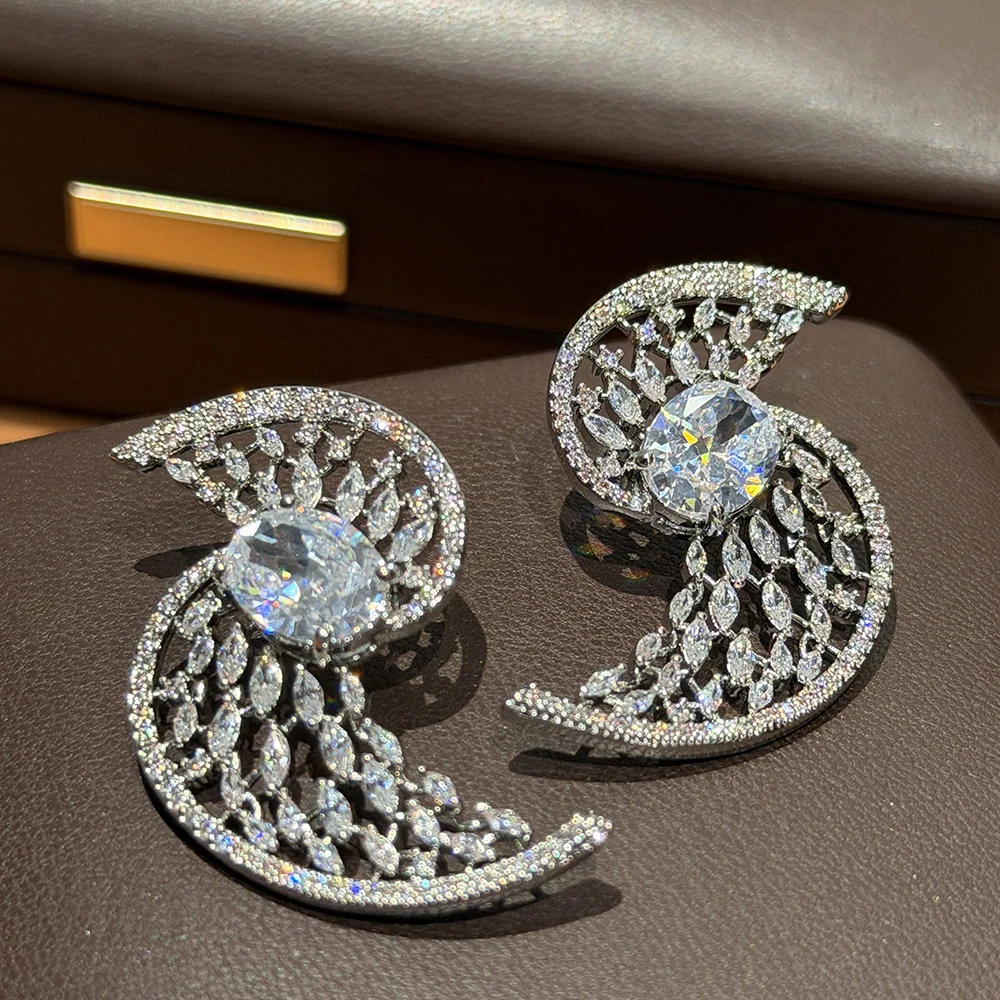 Fashionable Minimalist hollow-out earrings geometric rotation line rhinestone vintage WOMEN advanced ear jewelry