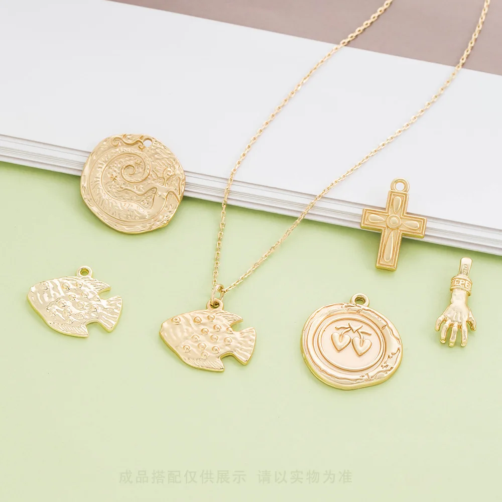

DIY retro fashion clothing accessories, cross heart, medium and long small pendants with retro personality