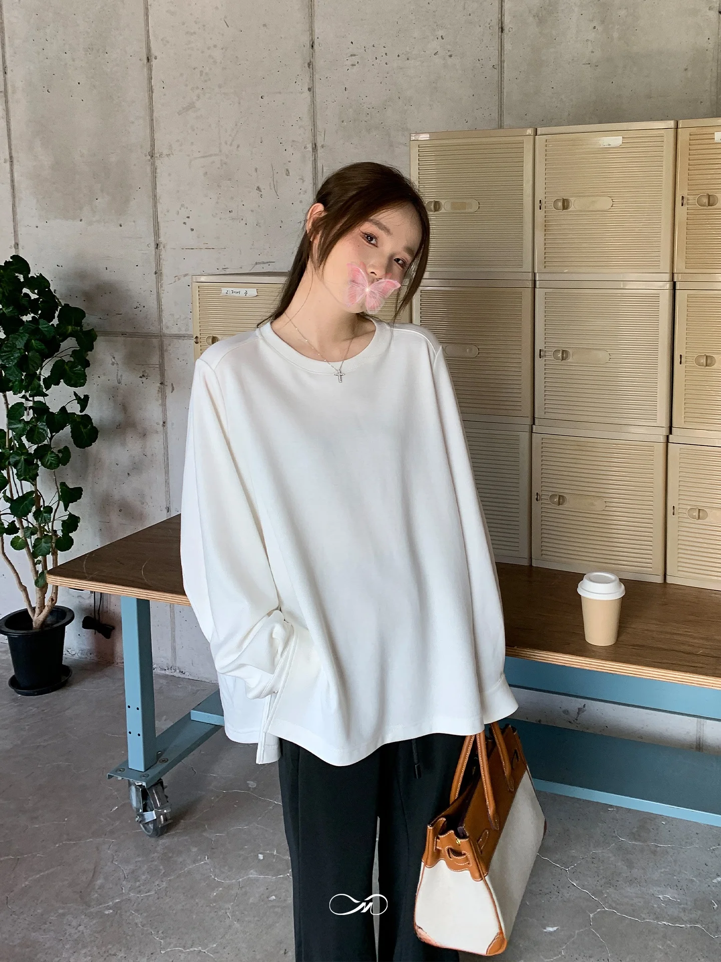 

Женская футболка больших размеров с длинным рукавом, на пуговицах, с круглым вырезом, повседневная, свободного кроя, осенний топ для полных женщин