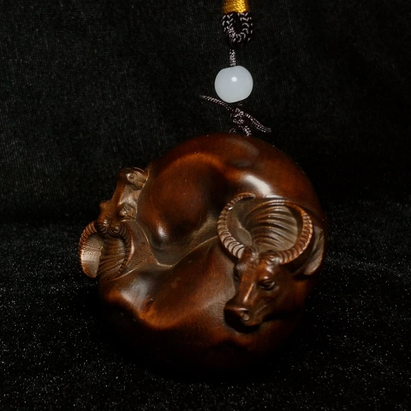 YIZHU CULTUER ART Size 5 X 1.8 cm Old Chinese Boxwood Hand carved Two cow Figurine statue netsuke collectable