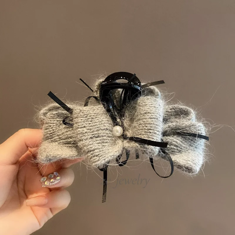 

High-End Gray Wool Ruched Bow Pearl Hair Claw for Women Fashionable Luxury Back of Head Updo Shark Clip
