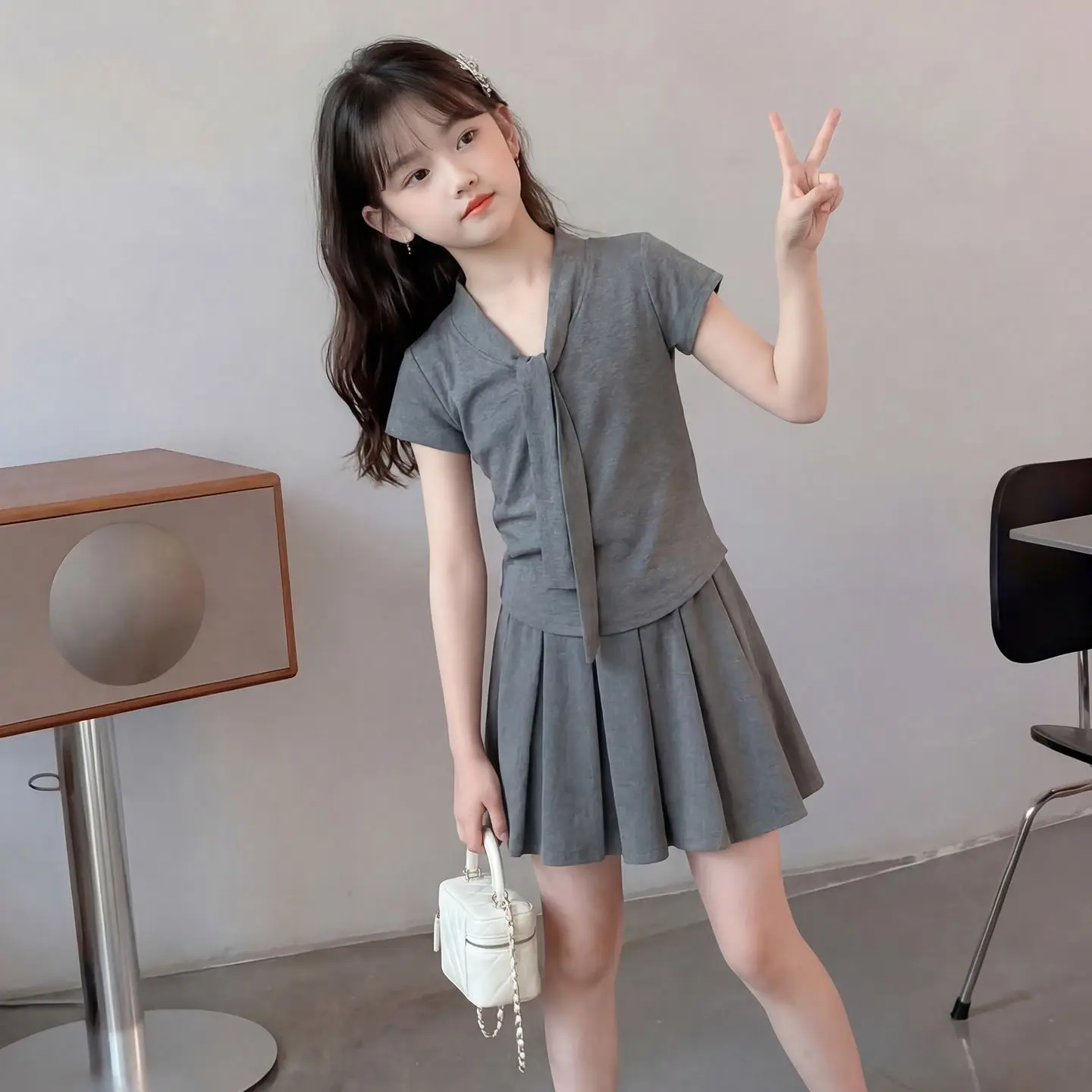 

2-Piece Preppy Outfit Tie Neck Short Sleeve Top+Pleated Skirt Fashionable and Comfortable School Uniform Set for Little Girls