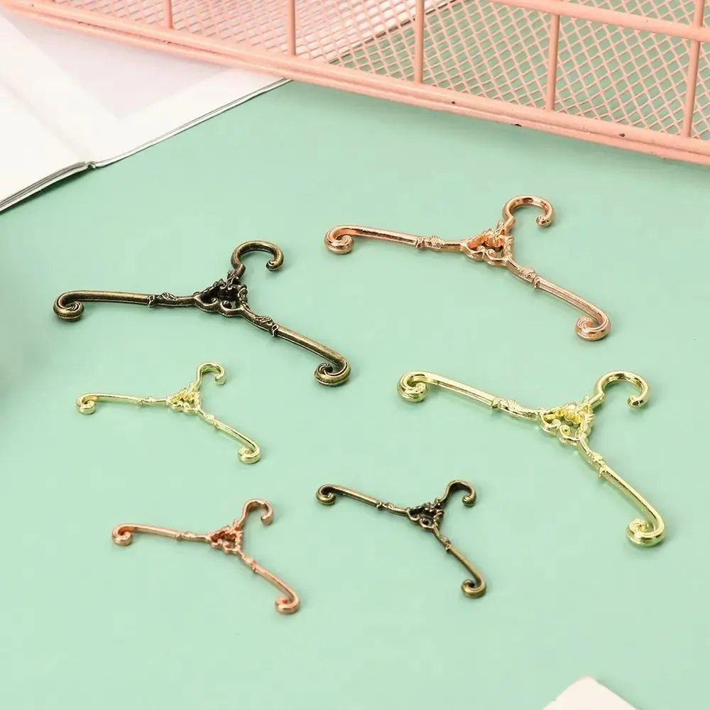 5Pcs Metal Doll Clothes Hanger Retro Multi Functional Mini Coat Hanger 4/6.5cm Durable Dolls Clothes Rack Dollhouse Furniture