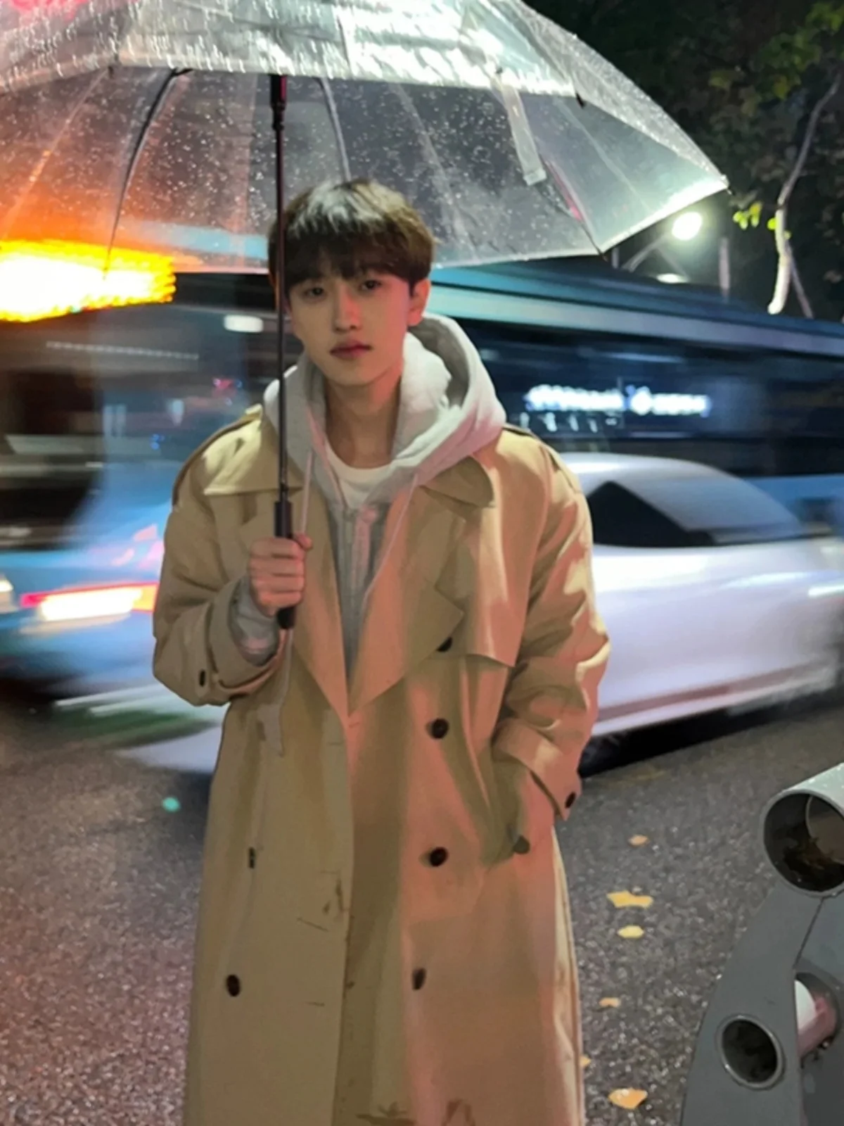 

Мужское длинное пальто цвета хаки, весенне-осеннее, в корейском стиле, выше колена, из полиэстера, молодежный тренд