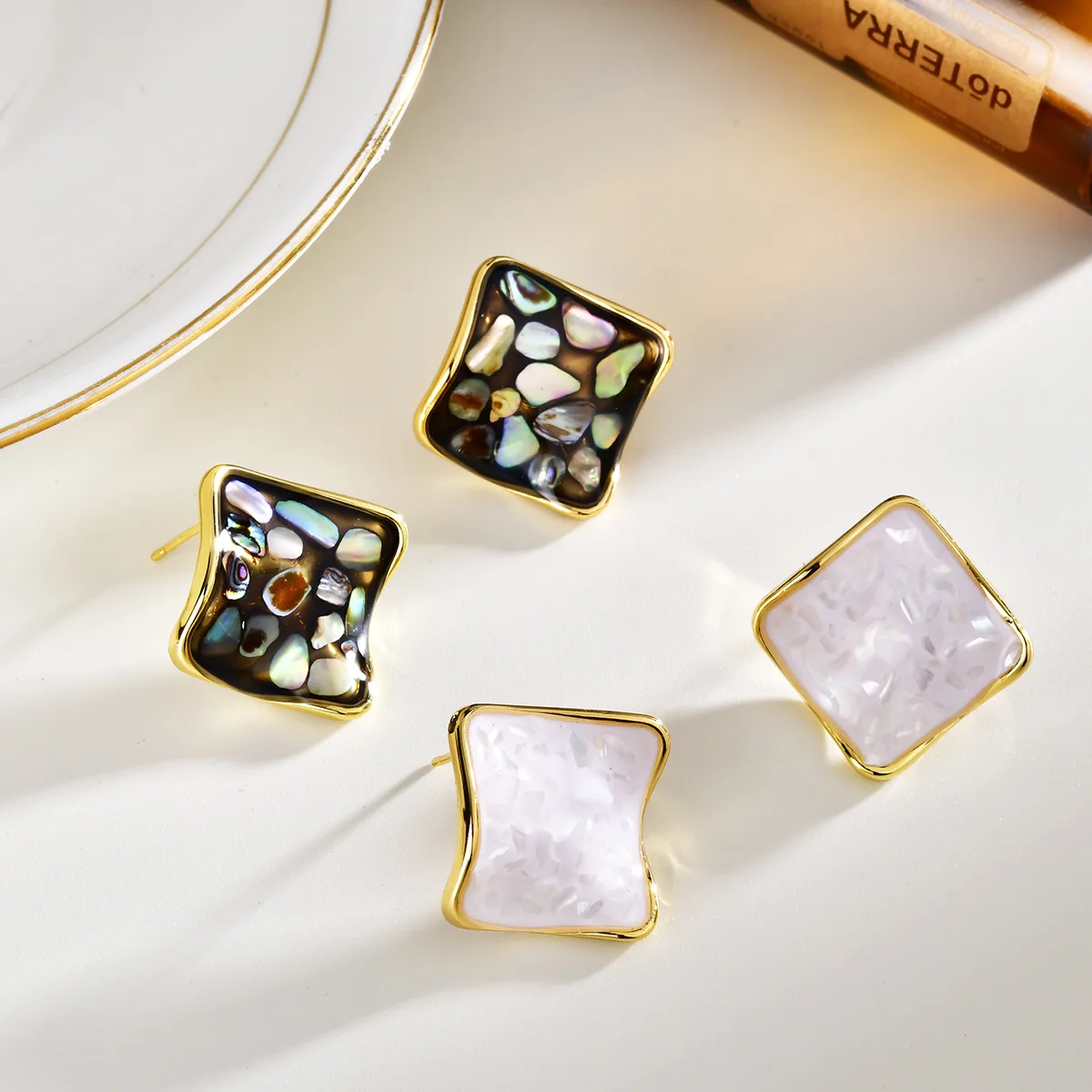 Exquisite Retro Irregular Square Abalone Shell Stud Earrings For Women Luxury Simple Elegant Daily Commute Fashion Jewelry