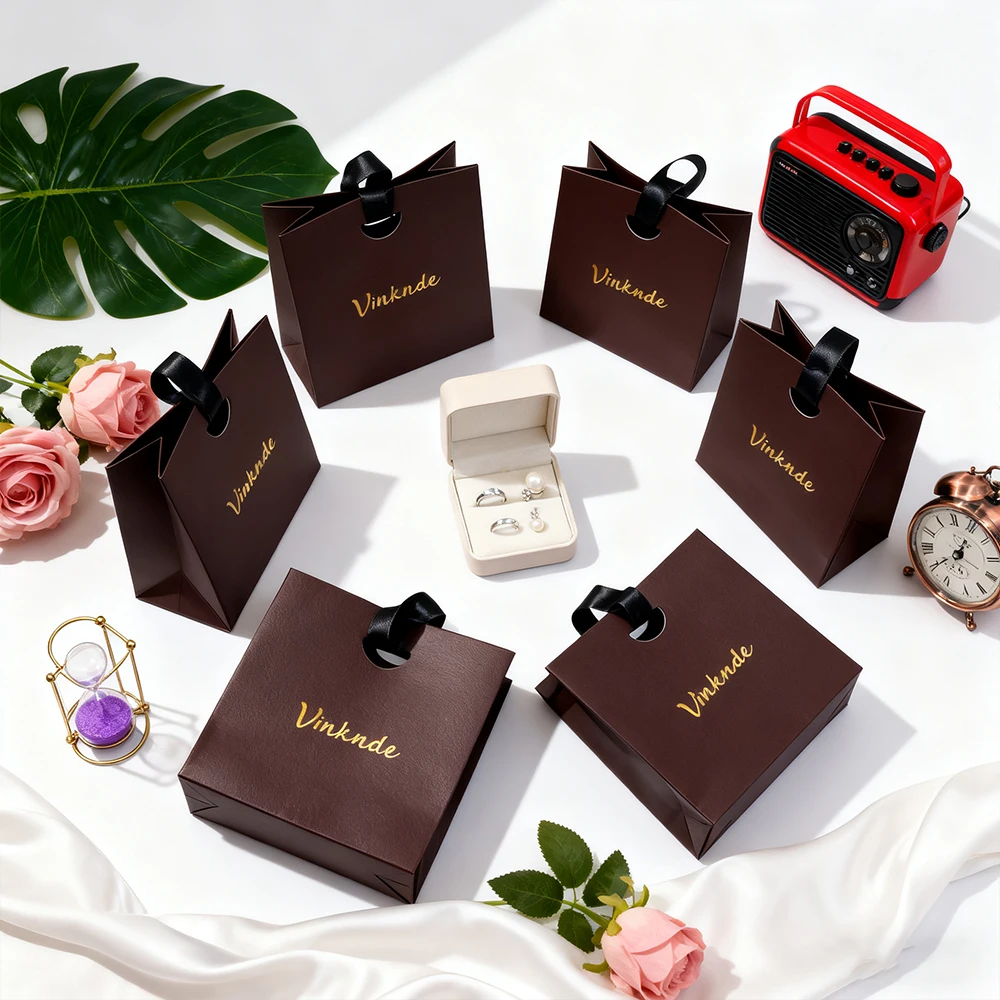 حقيبة تسوق ورقية صغيرة فاخرة لهدايا القهوة للمجوهرات شعار مطبوع مخصص مع مقبض شريطي أكياس تغليف السفر والزفاف #1
