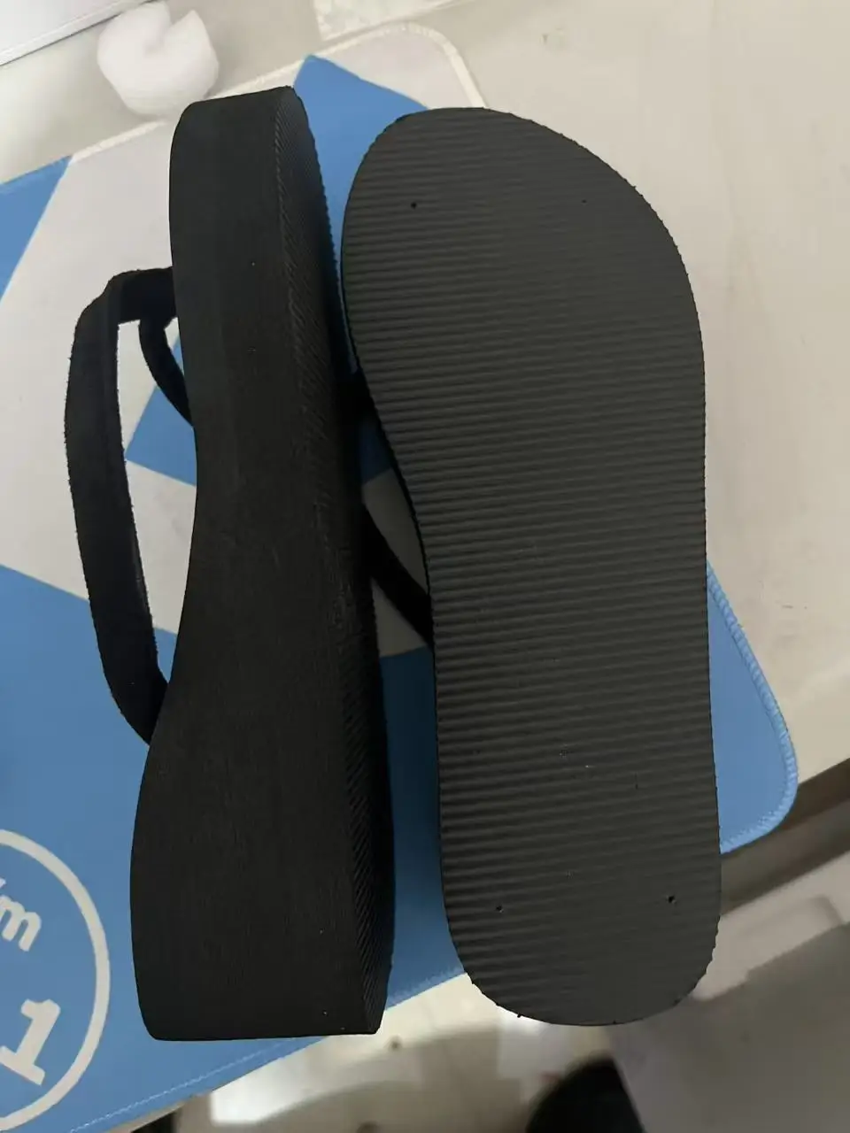 Sommer-Pantoffeln für Damen, Keilabsatz-Sandalen, Strand- und Hauspantoffeln, Flip-Flops mit Memory-Schaum, Damenschuhe – Detail 5