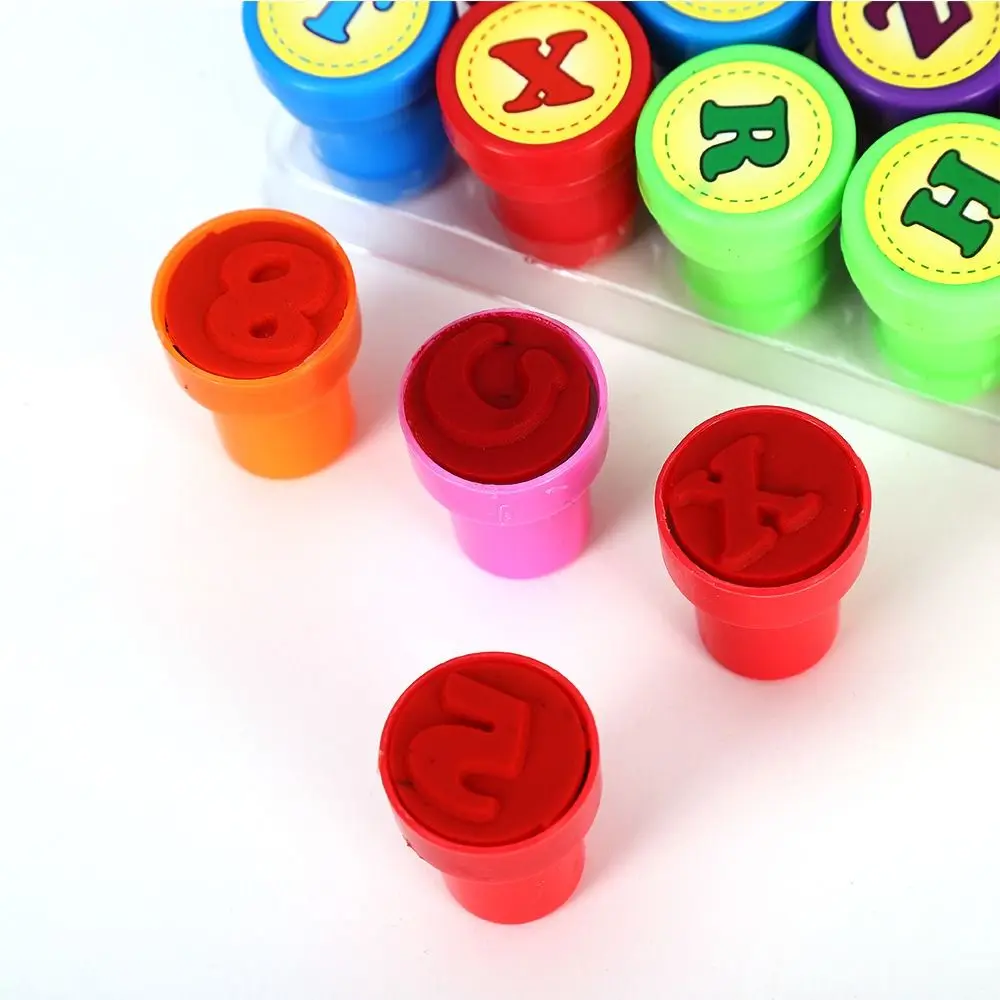 الكرتون 26 قطعة الحروف الهجائية جولة ختم عدد الحبر الذاتي الأطفال الحسابي ختم التحبير الذاتي سكرابوكينغ DIY بها بنفسك وسائل تعليمية