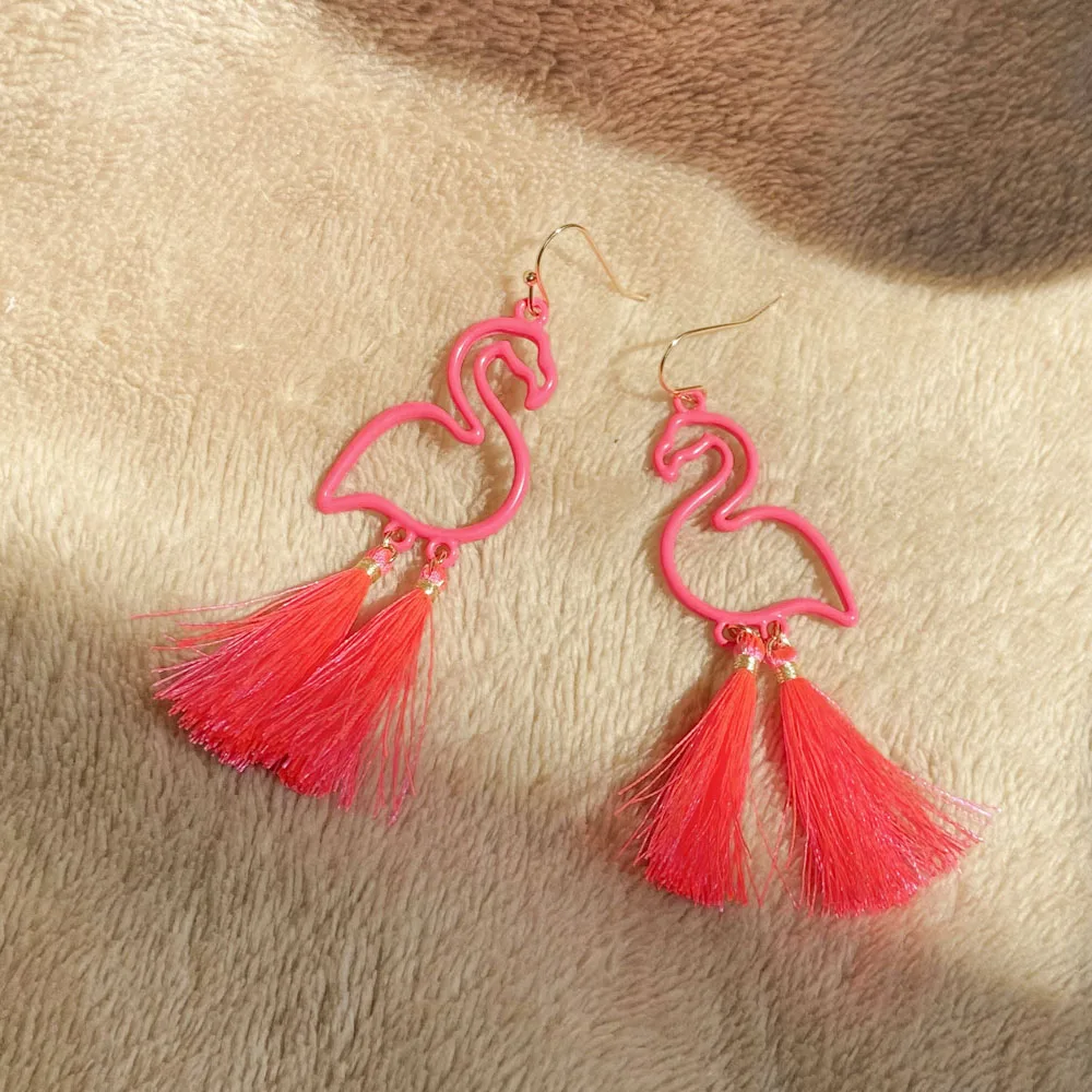 VG 6 YM 2022 New Pink Flamingo Hollow Earrings Handmade Fringed Exaggerated Personality Creative Long Women\'s Tassel Eardrop