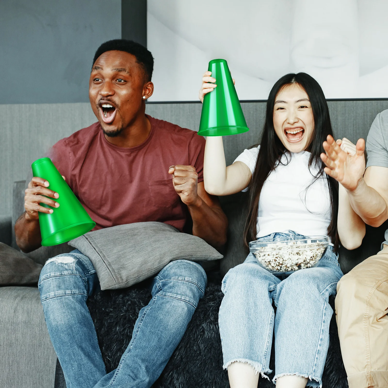 

6Pcs Cheer Megaphones Plastic Loud Clear Sound Party Horn Bulk Cheerleading Noise Makers Game Fans Cheer Megaphone