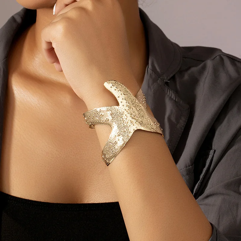 Vintage Carved Leaf Starfish Open Bracelet for Women Arm Cuff Jewelry