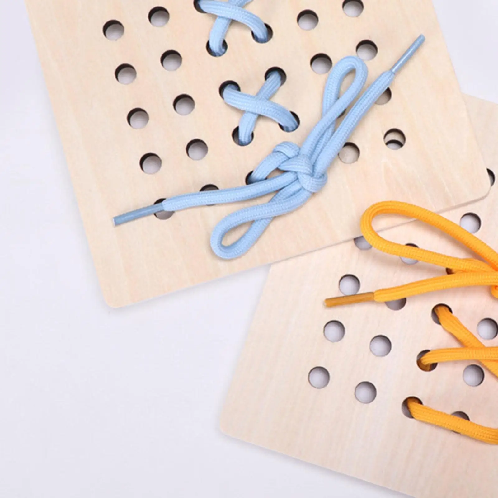 ของเล่นร้อยเชือกพร้อมการ์ด กิจกรรมมอนเตสซอรี่สำหรับเด็ก เกมร้อยเชือก