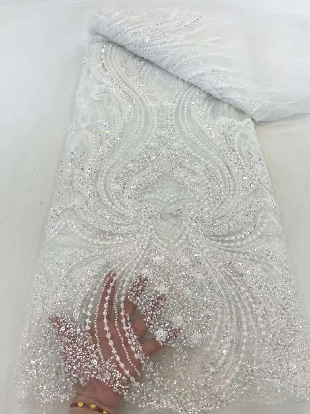 

2024 Latest Nigerian Sequins Lace Fabric Heavy Hand Beaded Lace Fabric Luxury French Embroidery Beads Lace Fabric For Wedding