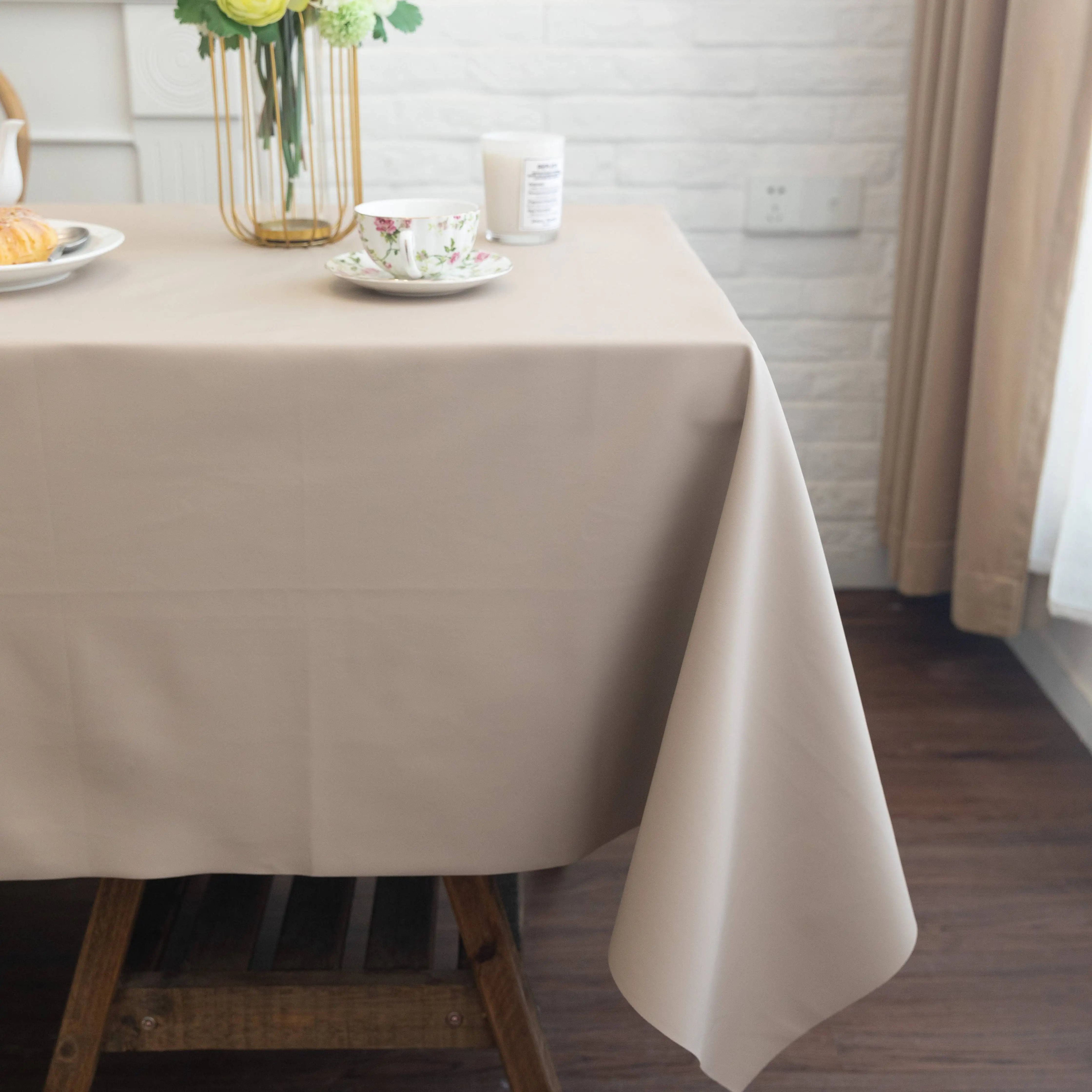 

Waterproof Faux Leather Tablecloths, Wipeable Reusable Table Cover for Outdoor Tables, Picnic, Dining Table,Champagne Color