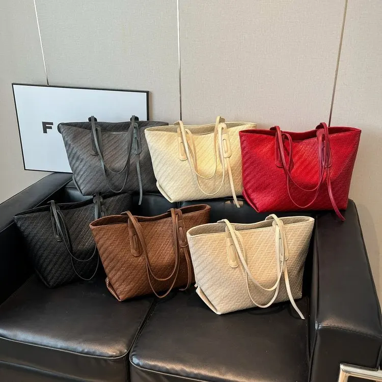 

2025 New Woven Shoulder Bag Women‌ Large Capacity Korean Retro Underarm Purse, Lightweight Tote for Beach/Commuting/Shopping