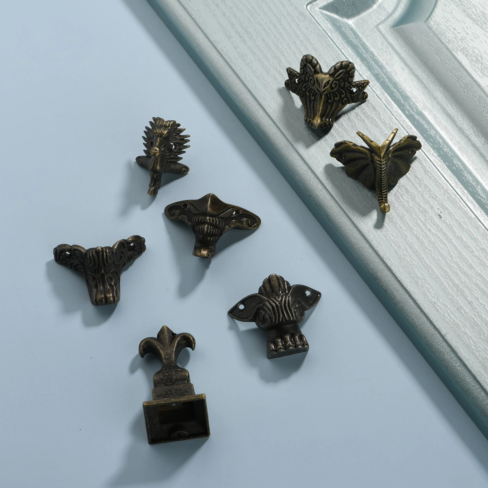 

Ancient-style elephant-nose bottom decorative foot wooden box gift box corner protection alloy bottom foot bronze-colored bottom