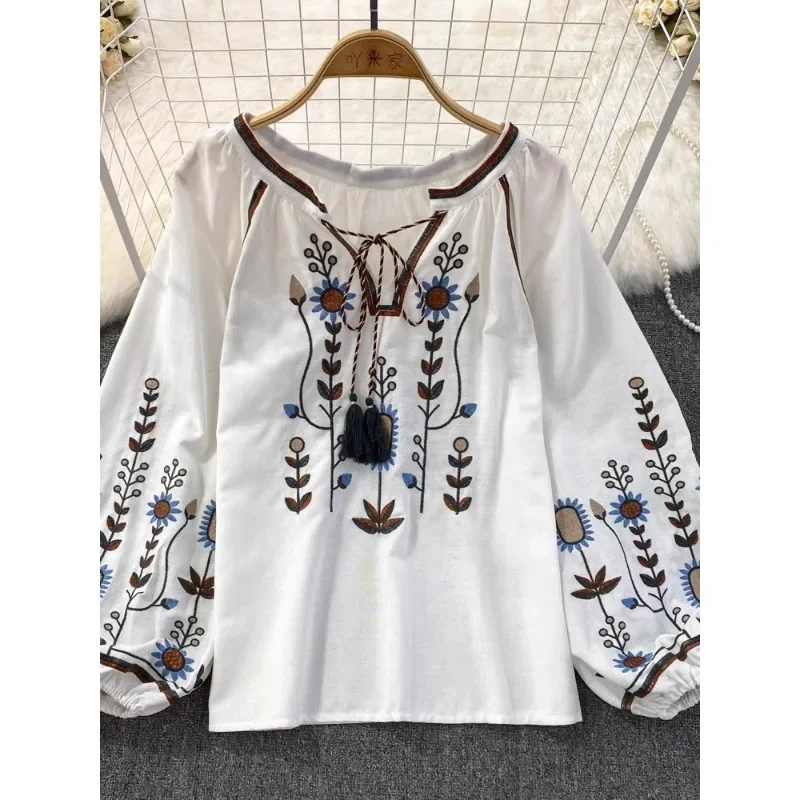 Blouses Women 2024 Spring Autumn National Style Retro Art Loose Embroidered Round Neck Vintage Pullover Shirt Casual Top