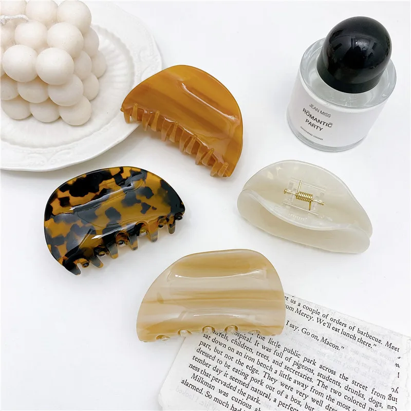 2022 New Korea 7.5cm Black White Plaid Checkerboard Claw Clip Acetate Semicircular Shell Grid Lattice Hair Claw For Woman Cilp