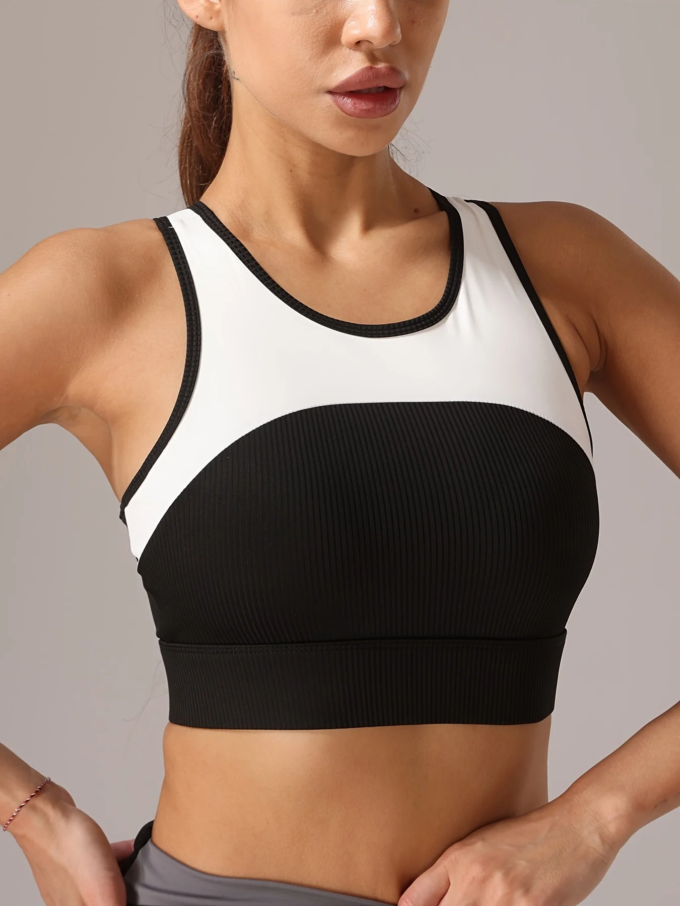 Fitfemme Color - Blocked Workout Tank Top with Built - in Bra Pads - Stay Comfortable and Supported