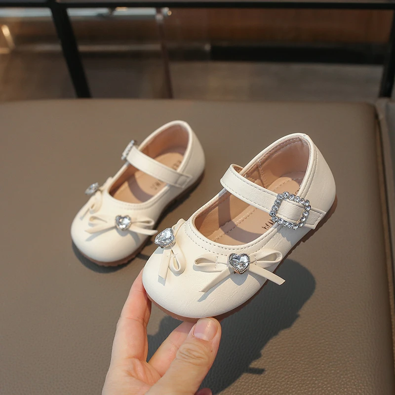 

2026 Children's Spring and Autumn New Crystal Butterfly Princess Soft Bottom Water Diamond Fashion Flat Shoes Le Fu Shoes