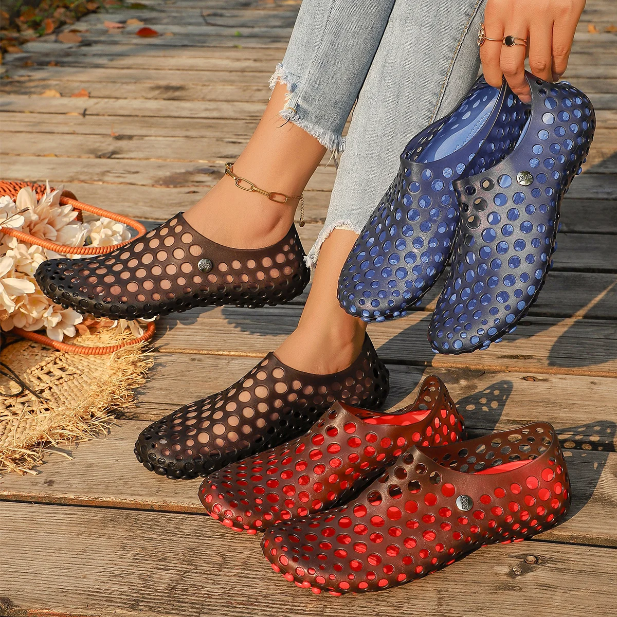 

2026 Summer Unisex Flat Sandals Clogs Garden Shoes Women New Light Slip-on Jelly Shoes Slippers Men Beach Water Shoe Soft Flats