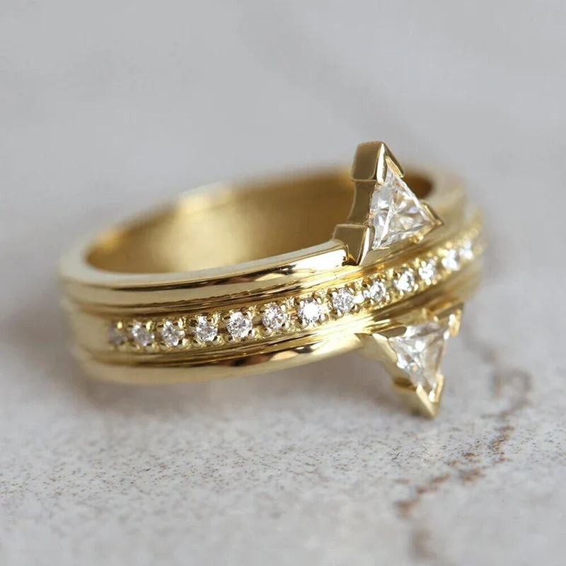 Huitan Chic Einzigartige geometrische Ringe für Frauen, brillante, neu gestaltete goldfarbene Damenringe, trendiger Partyschmuck, Geschenke