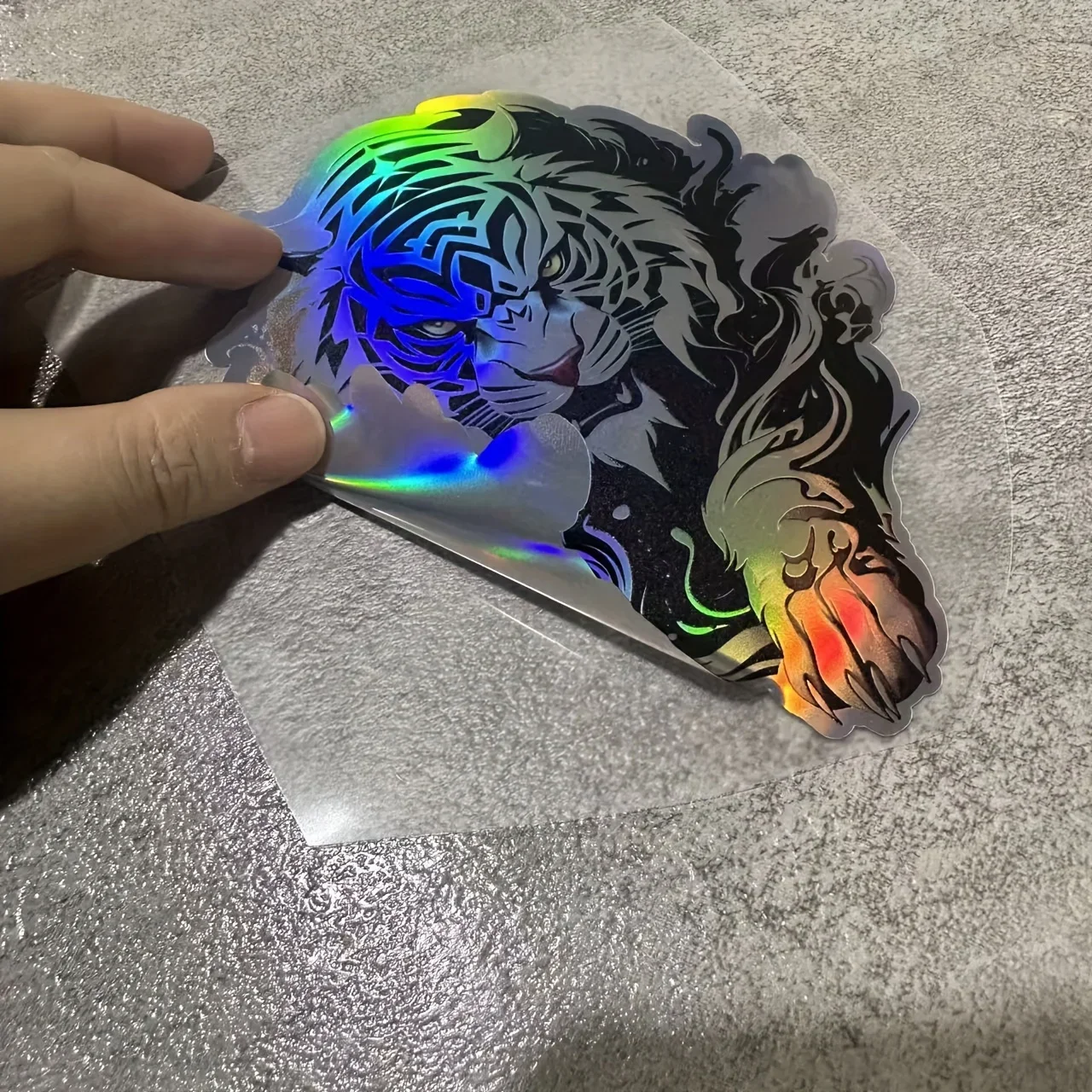 قطعة واحدة من ملصقات النمر المجسمة العصرية - تصميم ديناميكي لافت للنظر من الفينيل المقاوم للماء لتخصيص السيارة والكمبيوتر المحمول والأدوات