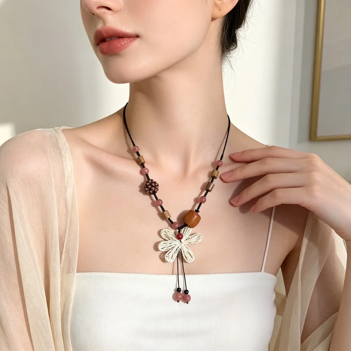 Ethnische handgewebte Strohblumen-Anhängerkette für Frauen, rosa Naturstein, Holzperlen, lange Kette, Pulloverkette, Boho-Schmuck – Detail 11