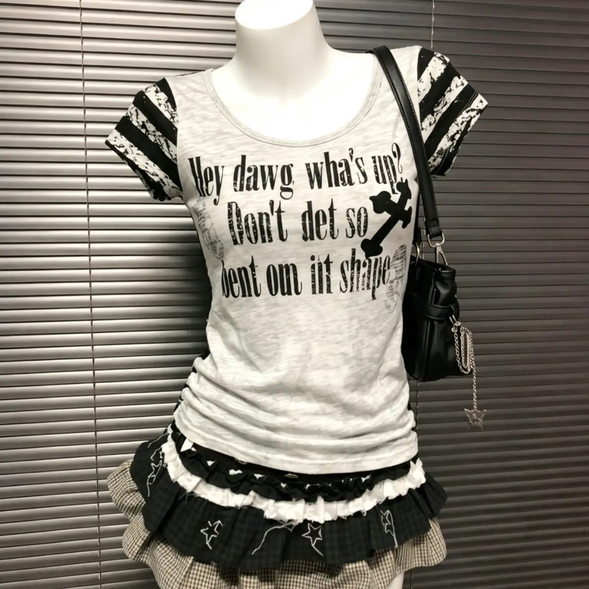 Y2K McBling Women Graphic Tee Gothic Cross Slogan Print Slub Knit T-Shirt Striped Sleeve Grunge Harajuku Crop Top Slim Fit