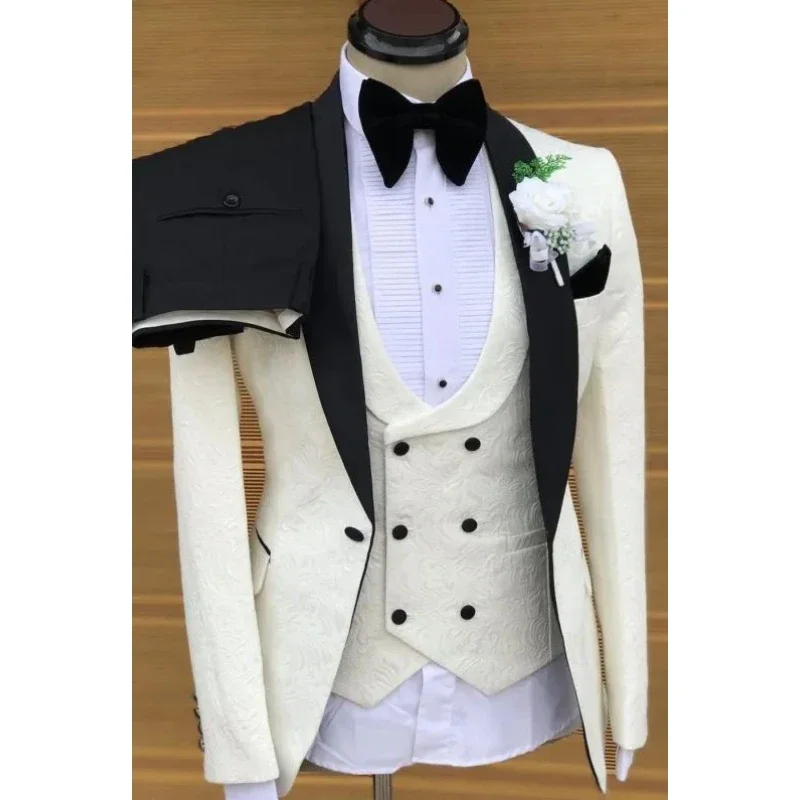 

Newest Ivory Jacquard Men Suits Shawl Lapel 3 Pieces (Jacket+Vest+Pant) Wedding Tuxedos Suits Prom Party Blazers