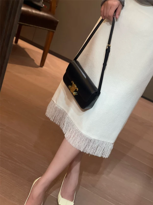 

Романтичная юбка с бахромой, элегантный и строгий силуэт, стройнящая, с высокой талией, прямого кроя, для женщин, для повседневной носки, осень 2024