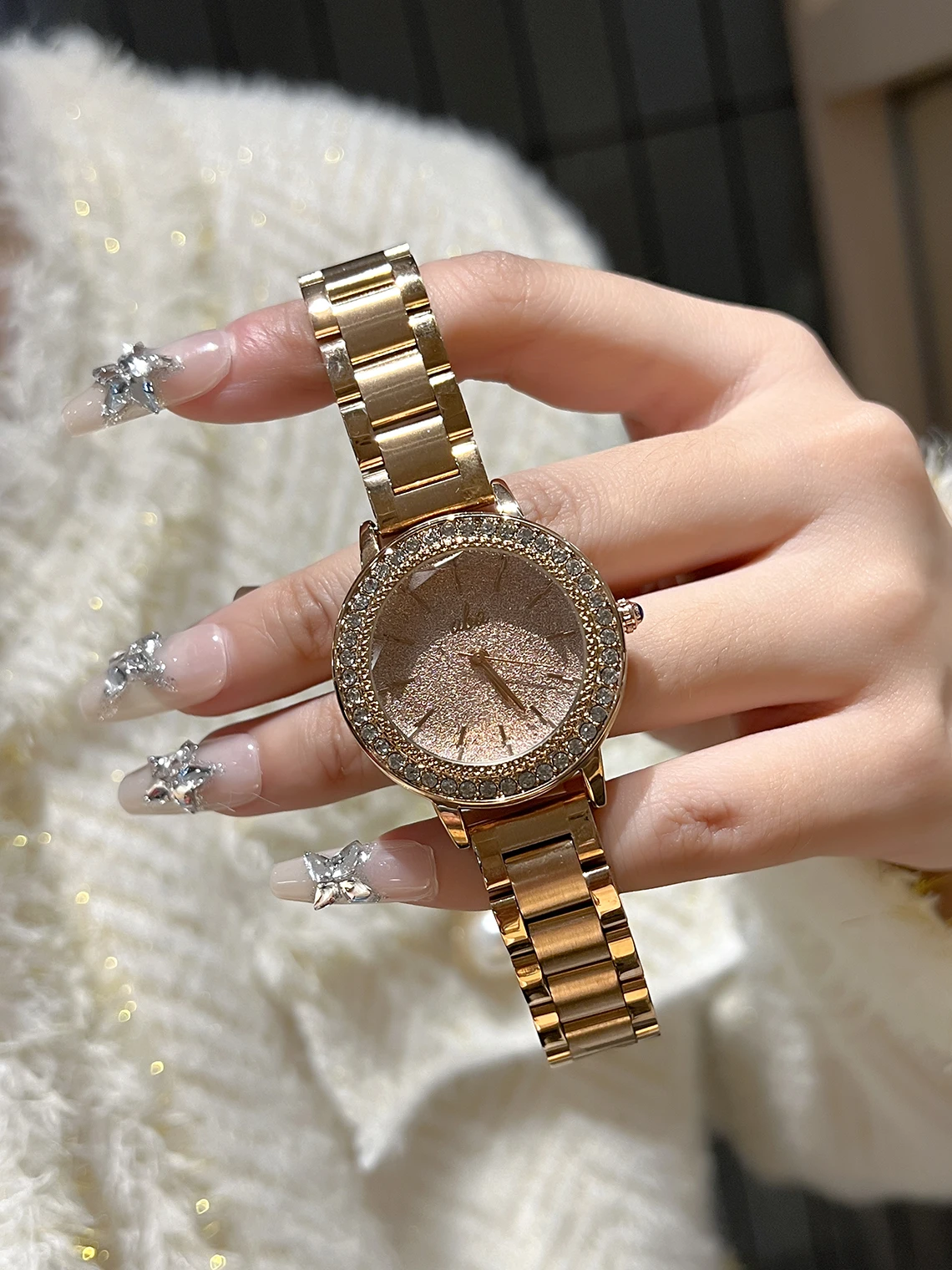 ساعة AIMANA Watch Full Diamond Plate Lady للبلدان الوسطى
