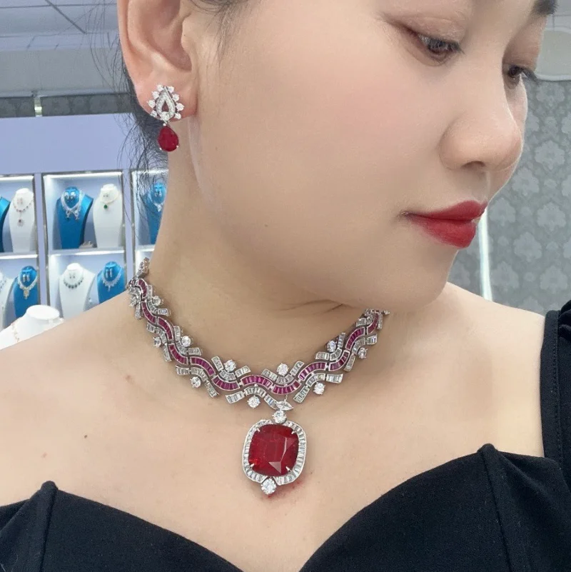 

Дизайнерский комплект украшений: колье и серьги с кубическим цирконием, синтетическими квадратными камнями (красный, зеленый, синий), для вечерних мероприятий, GR