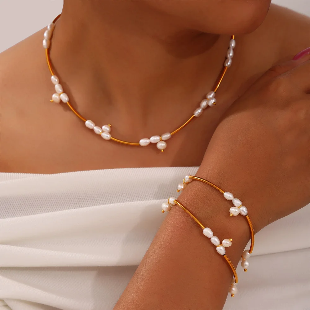 Eleganti bracciali con collana a catena in acciaio inossidabile per donna Set di gioielli da sposa fatti a mano con perle d'acqua dolce