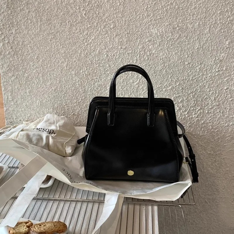 حقائب الخريف والشتاء النسائية ذات المشبك الرجعية حقائب الظهر المتخصصة حقائب الظهر السوداء الرجعية حقائب اليد العصرية #3